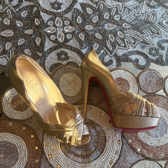Christian louboutin 9.5 Glamorous Gold Platform Heels - Picture 5 of 6